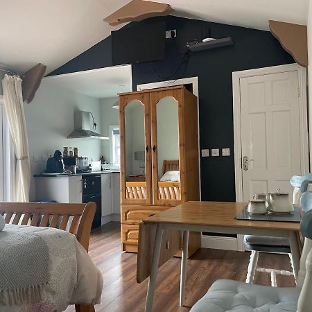 キャッシェル Kingstown House Bed & Breakfast エクステリア 写真
